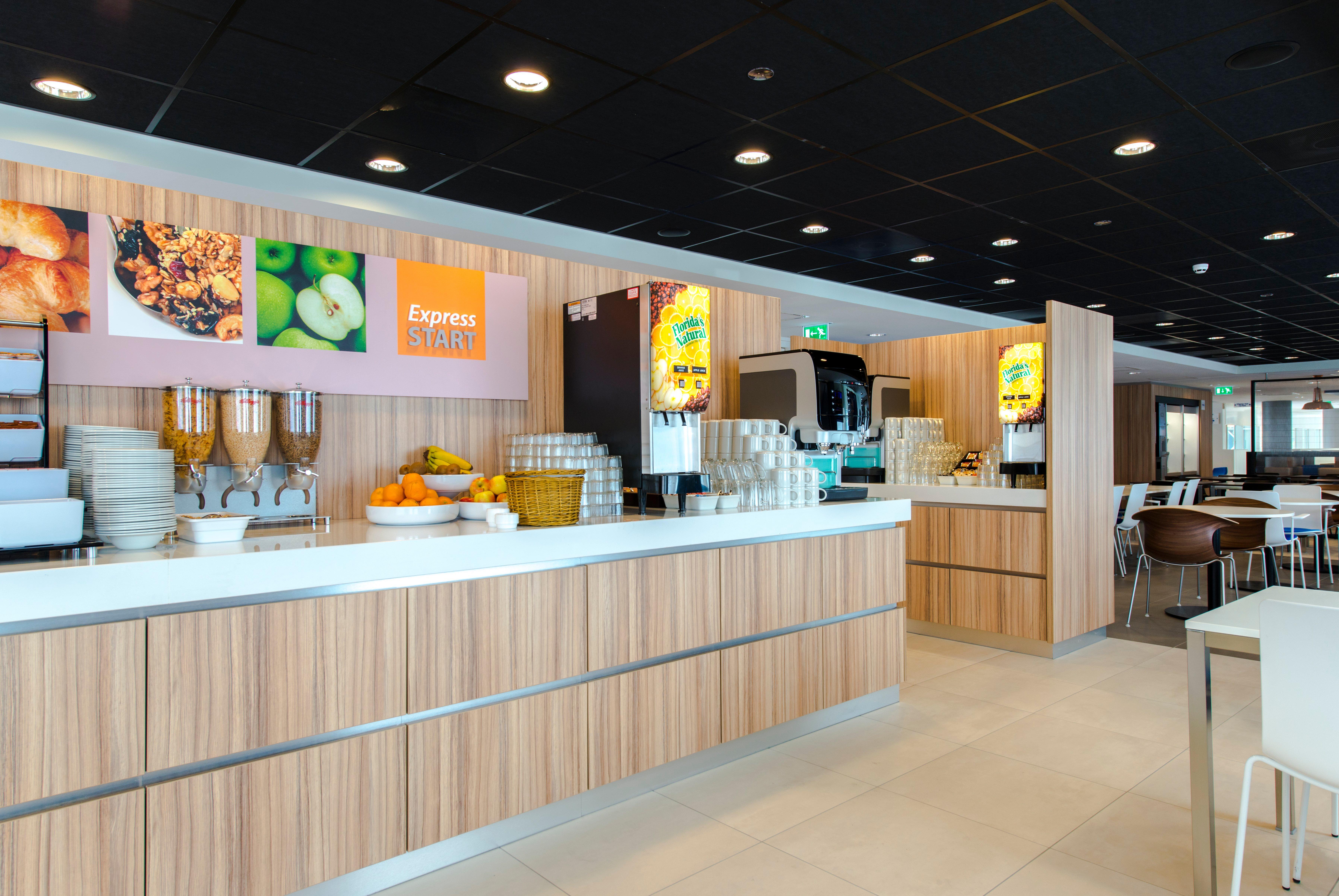 Holiday Inn Express Rotterdam - Central Station By Ihg Eksteriør bilde