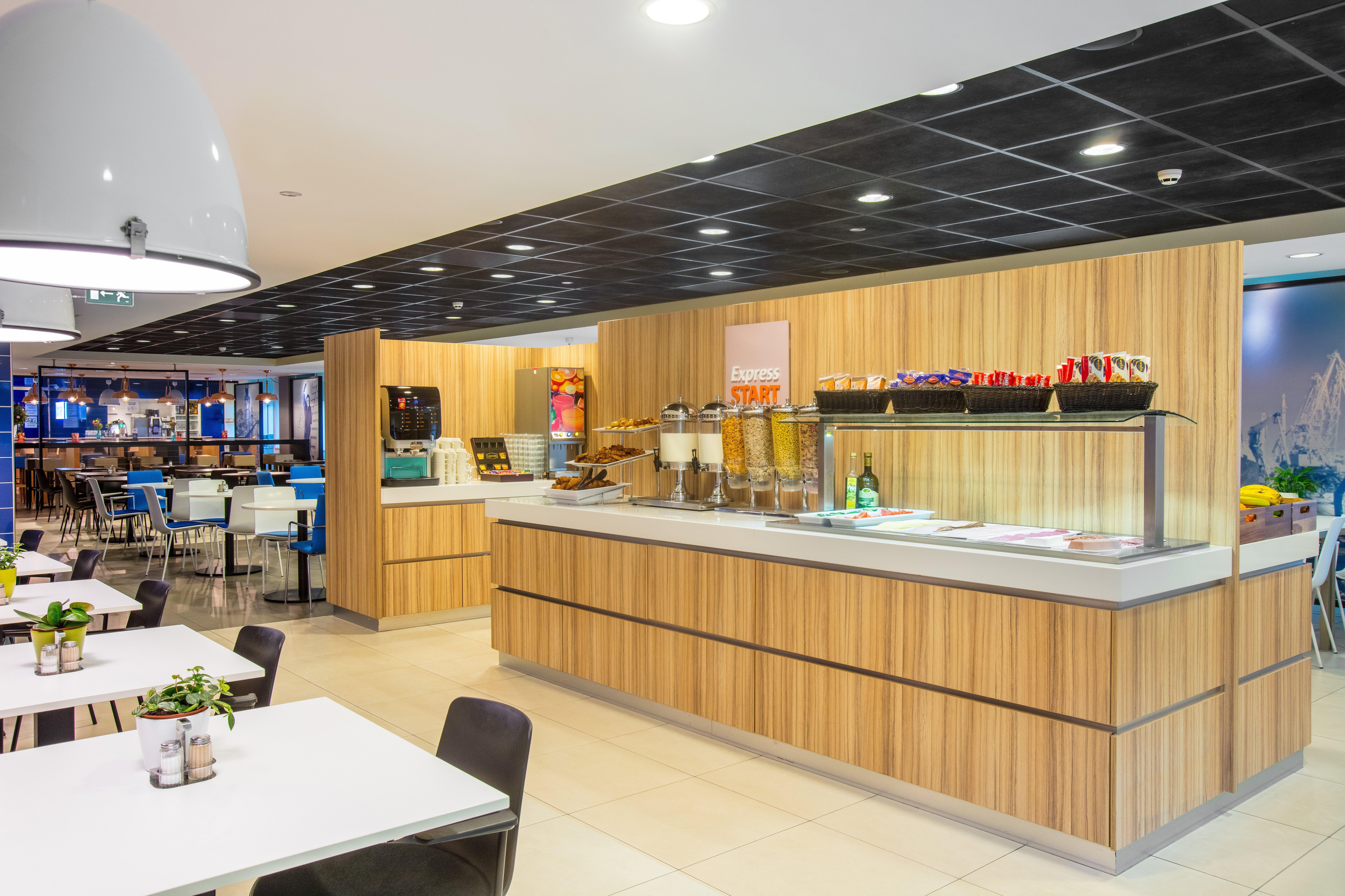 Holiday Inn Express Rotterdam - Central Station By Ihg Eksteriør bilde